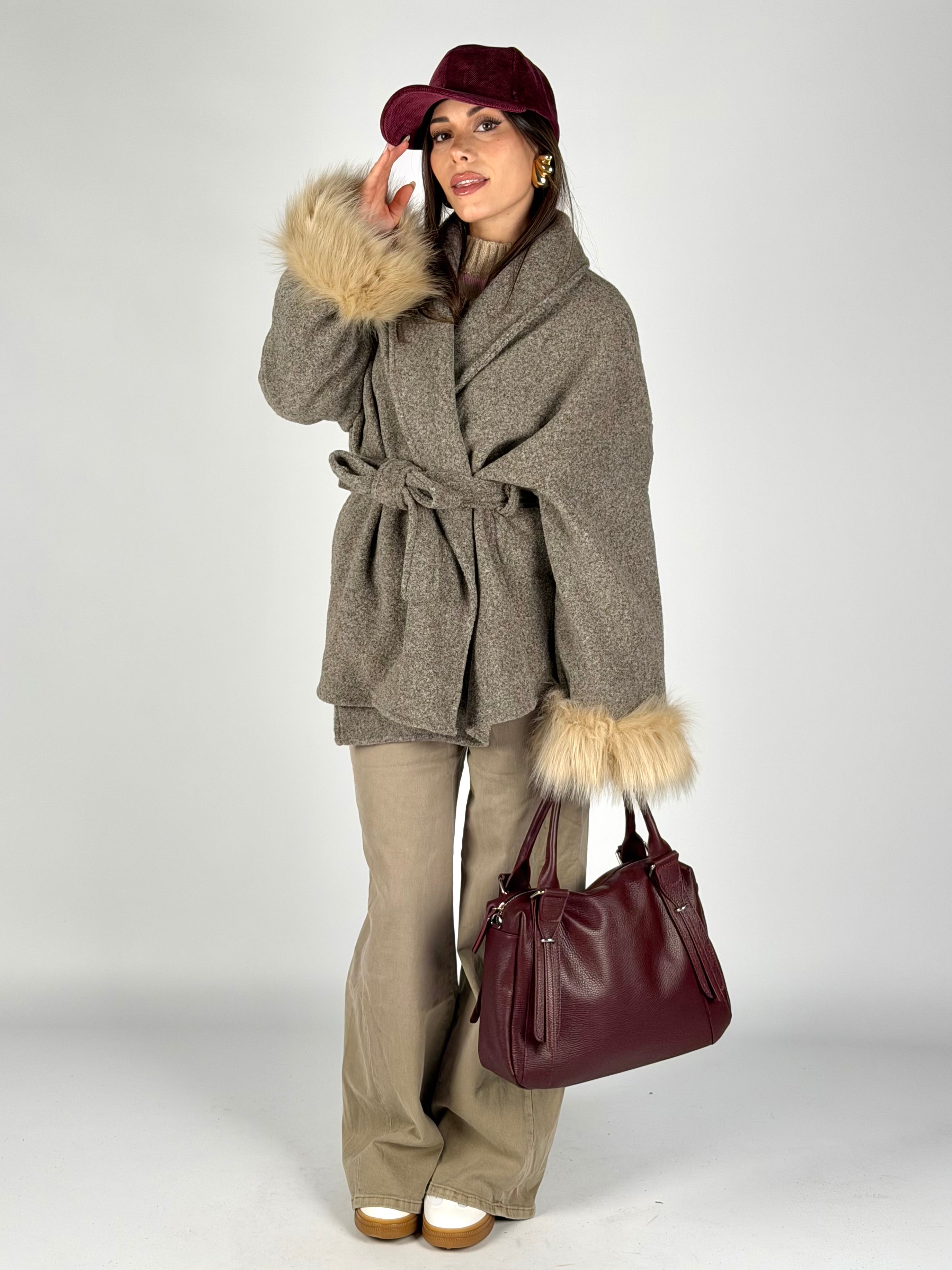 Cappotto maniche pelliccia beige