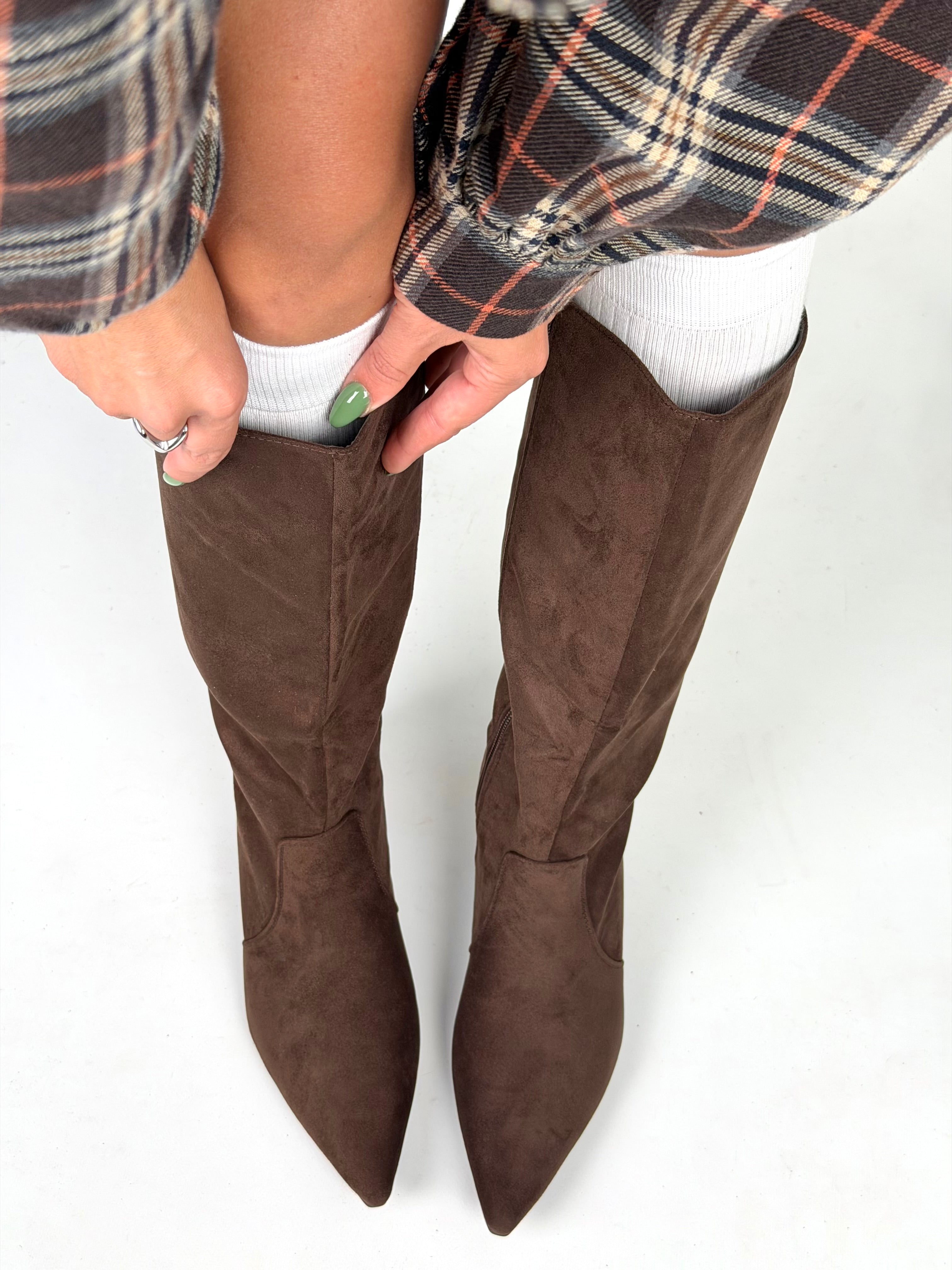 Stivale punta scamosciato