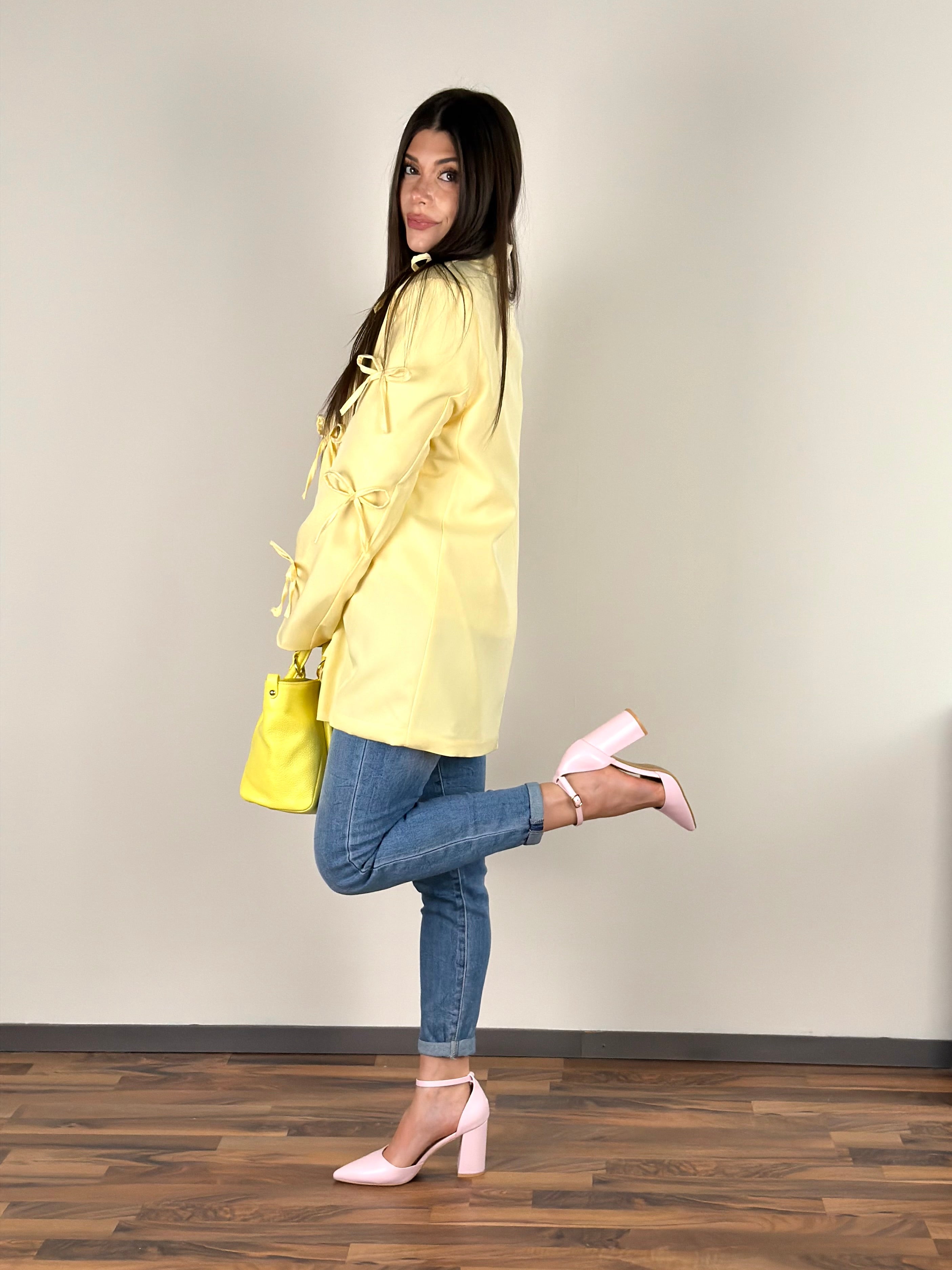 Giacca fiocchi gialla