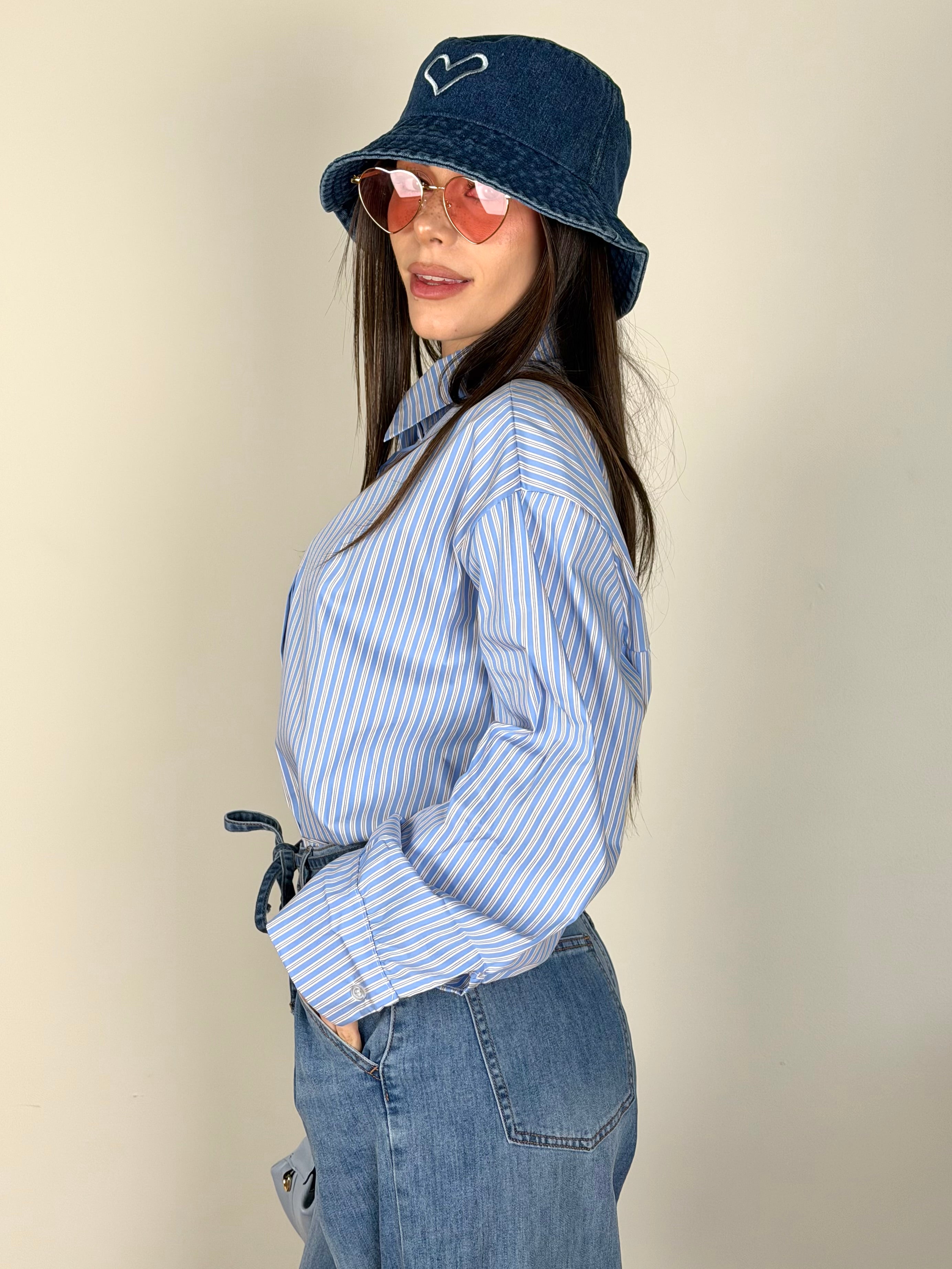 Camicia a righe celeste