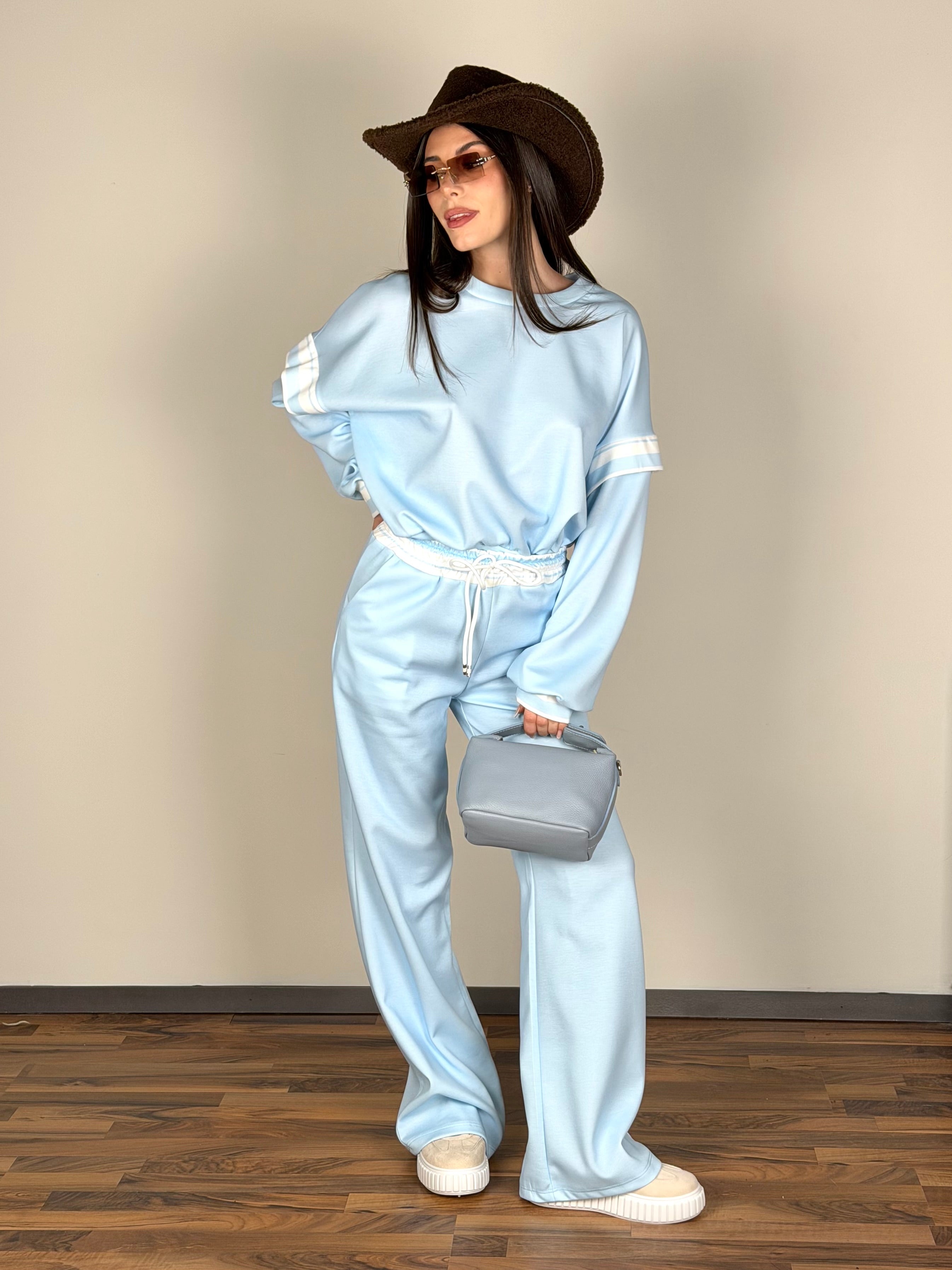 Tuta sportiva adi celeste