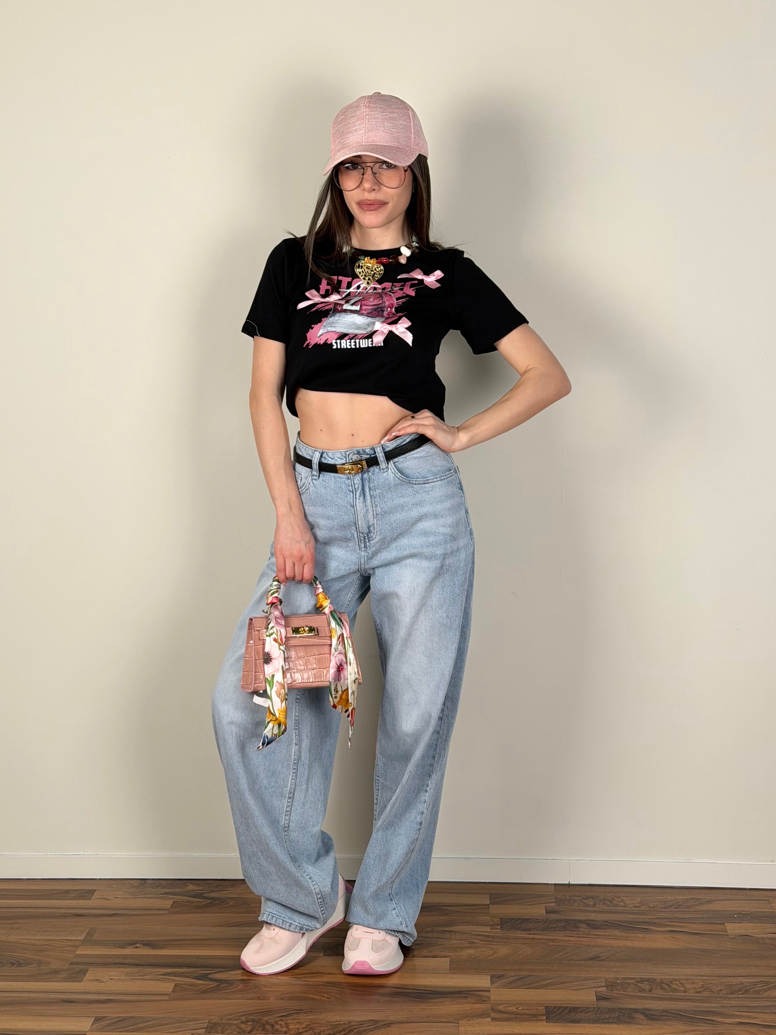 T-shirt Joyce nera