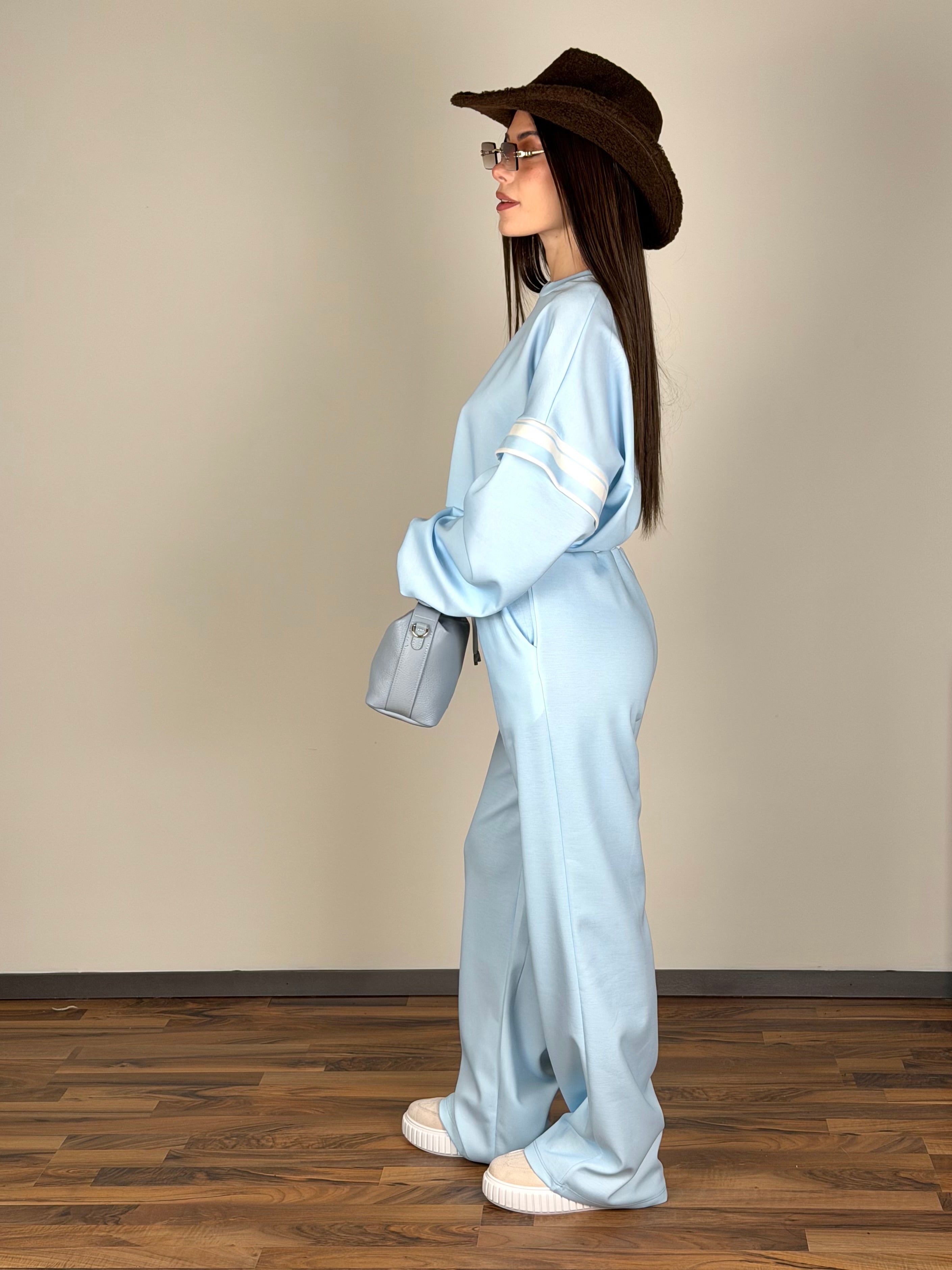 Tuta sportiva adi celeste