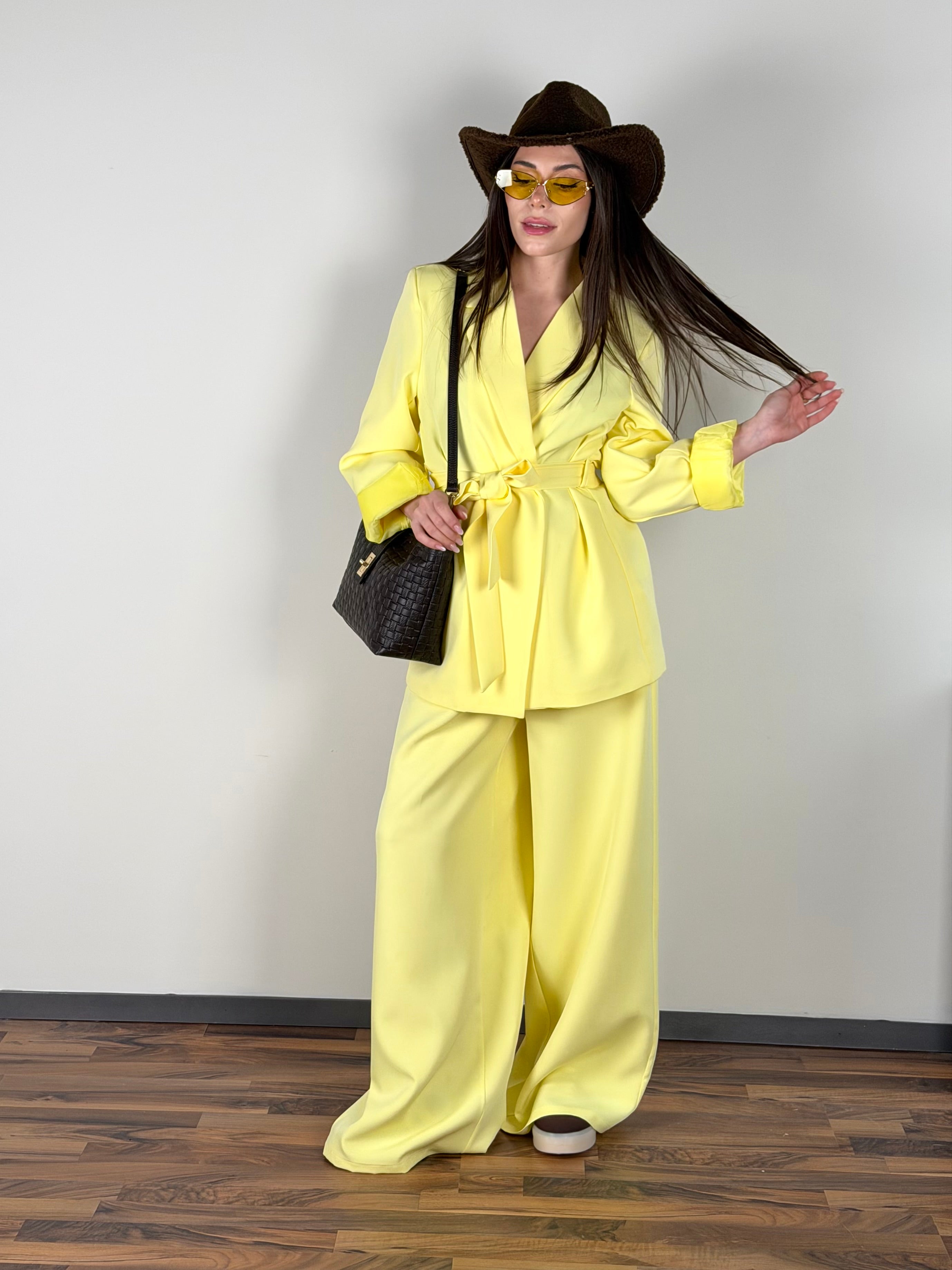 Completo fiocco giallo