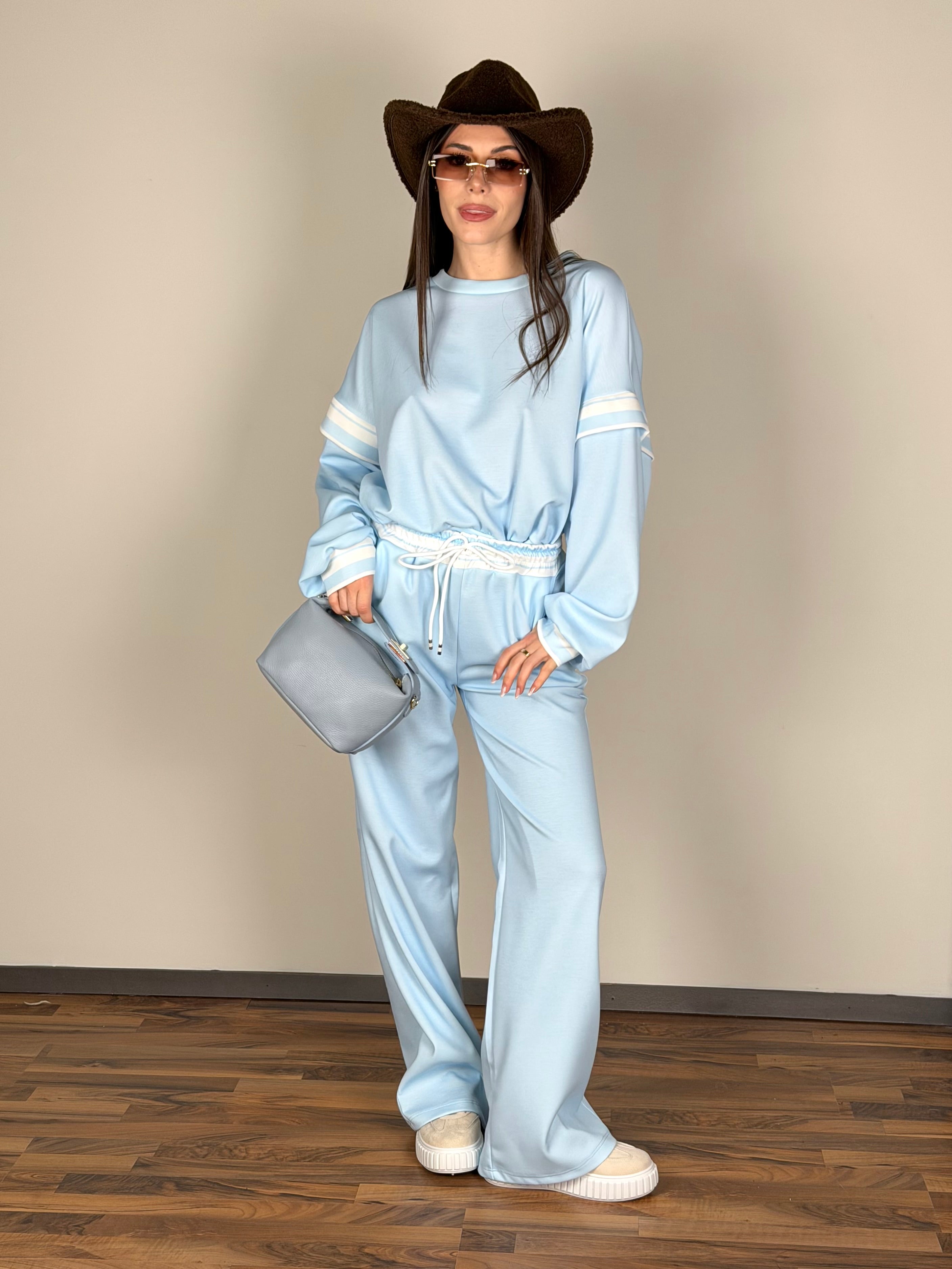 Tuta sportiva adi celeste