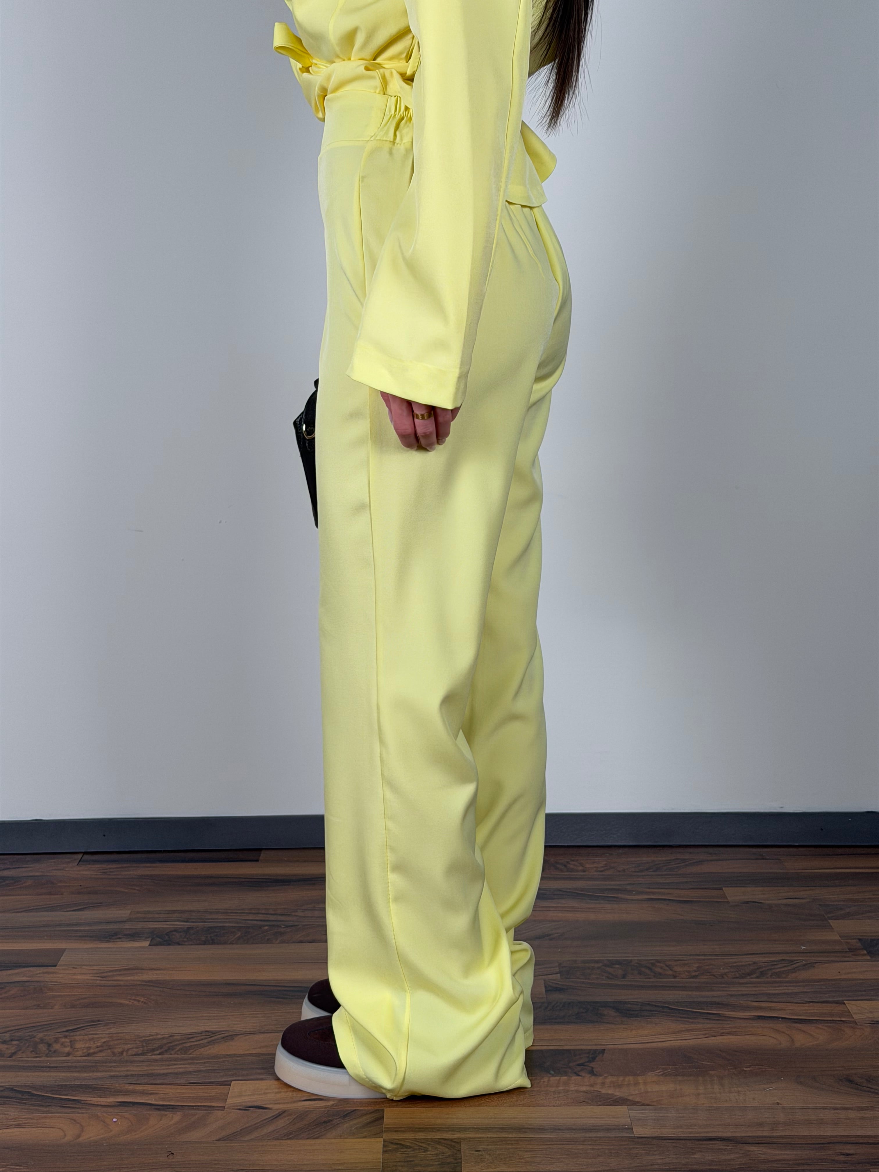 Completo Anya giallo