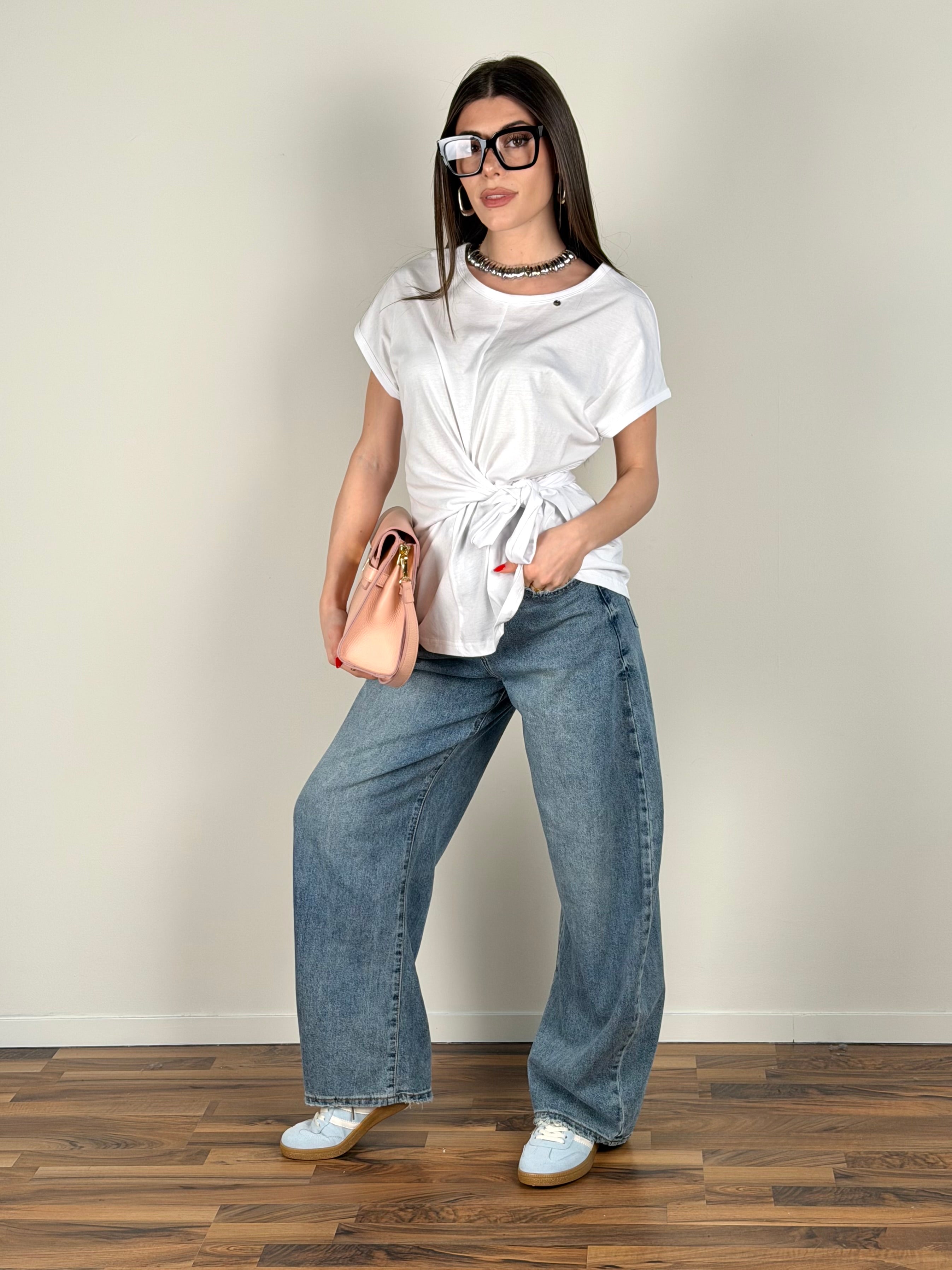 T-shirt nodino laterale bianca