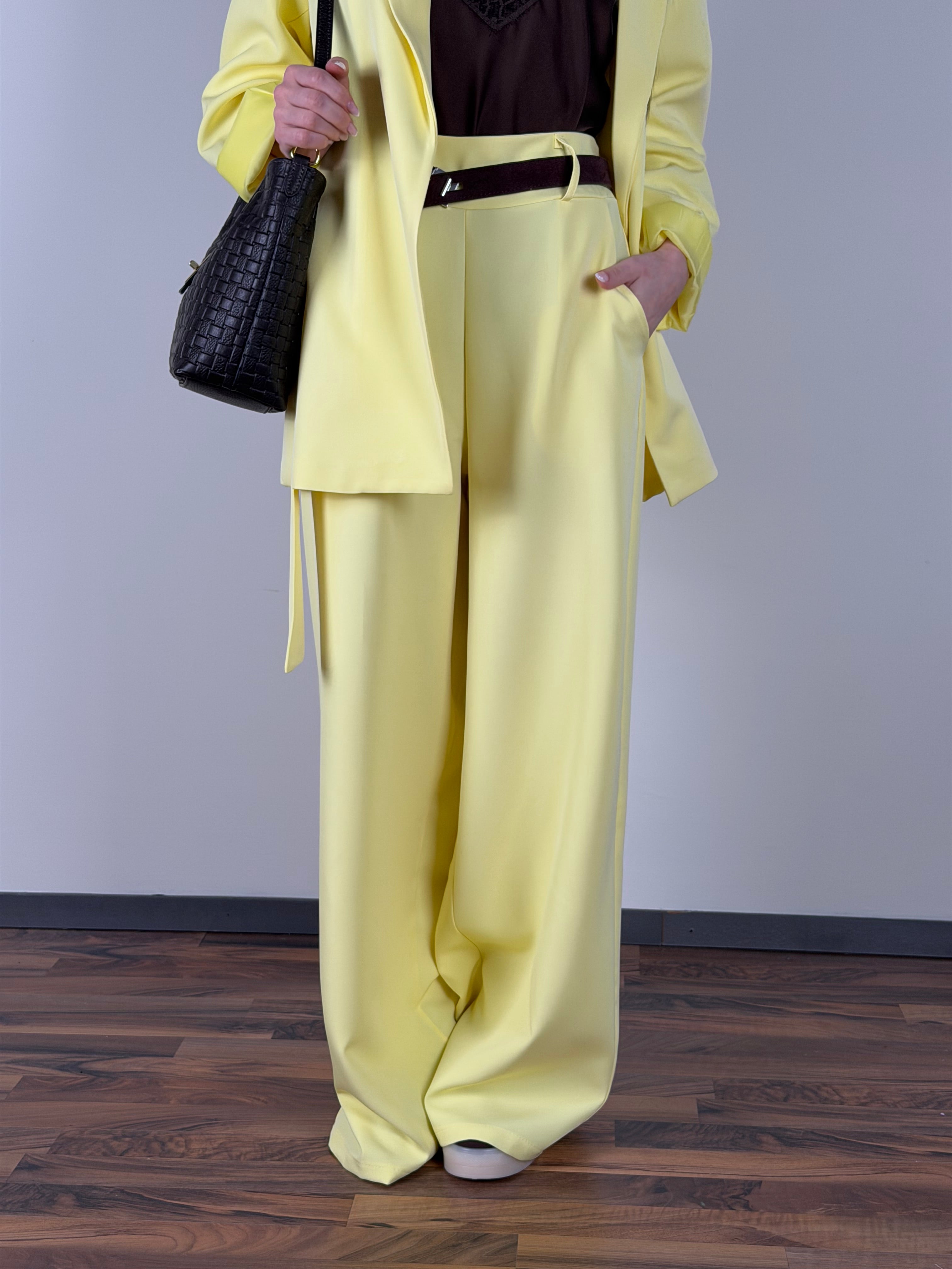 Completo fiocco giallo