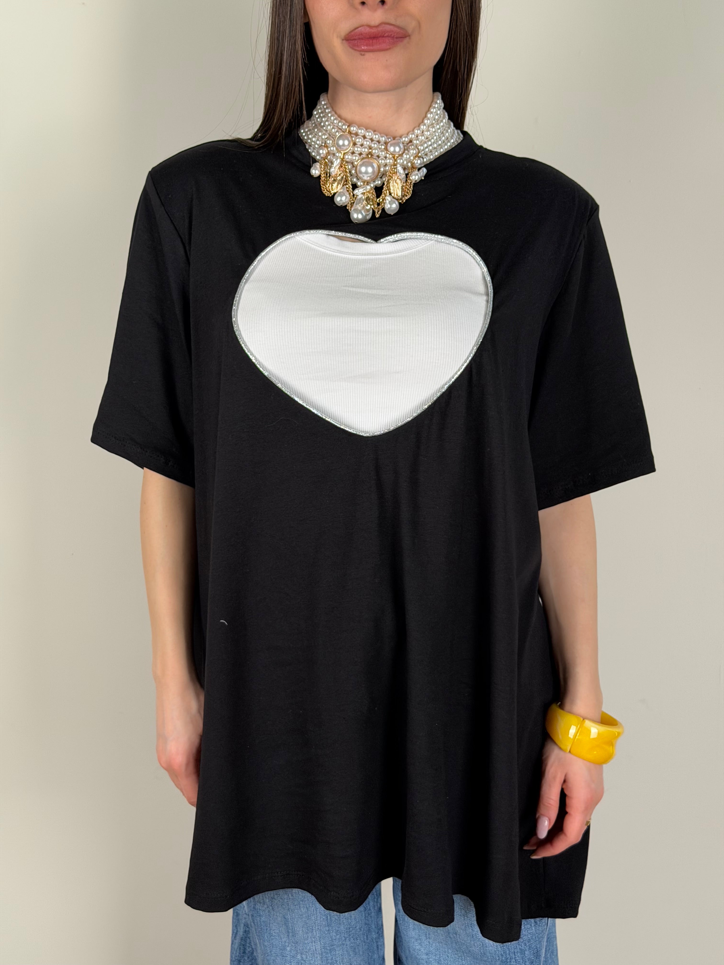 T-shirt cuore vuoto nero
