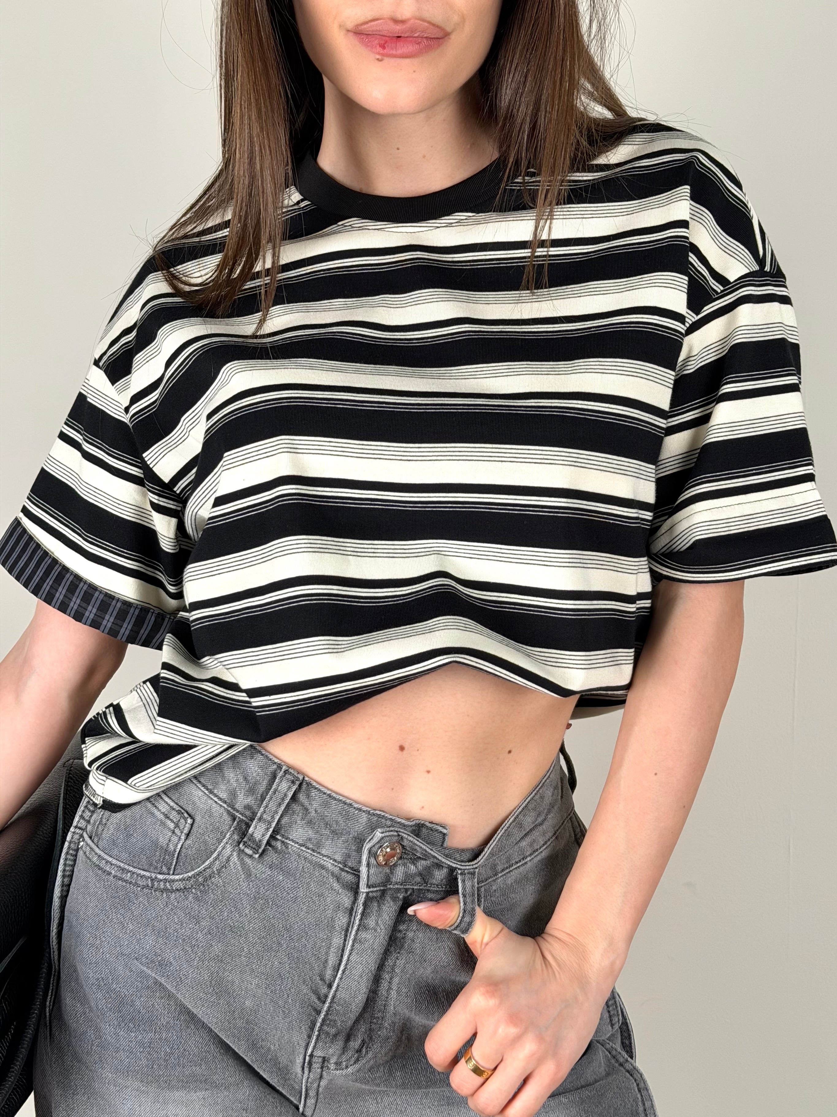 T-shirt rubacuori nera