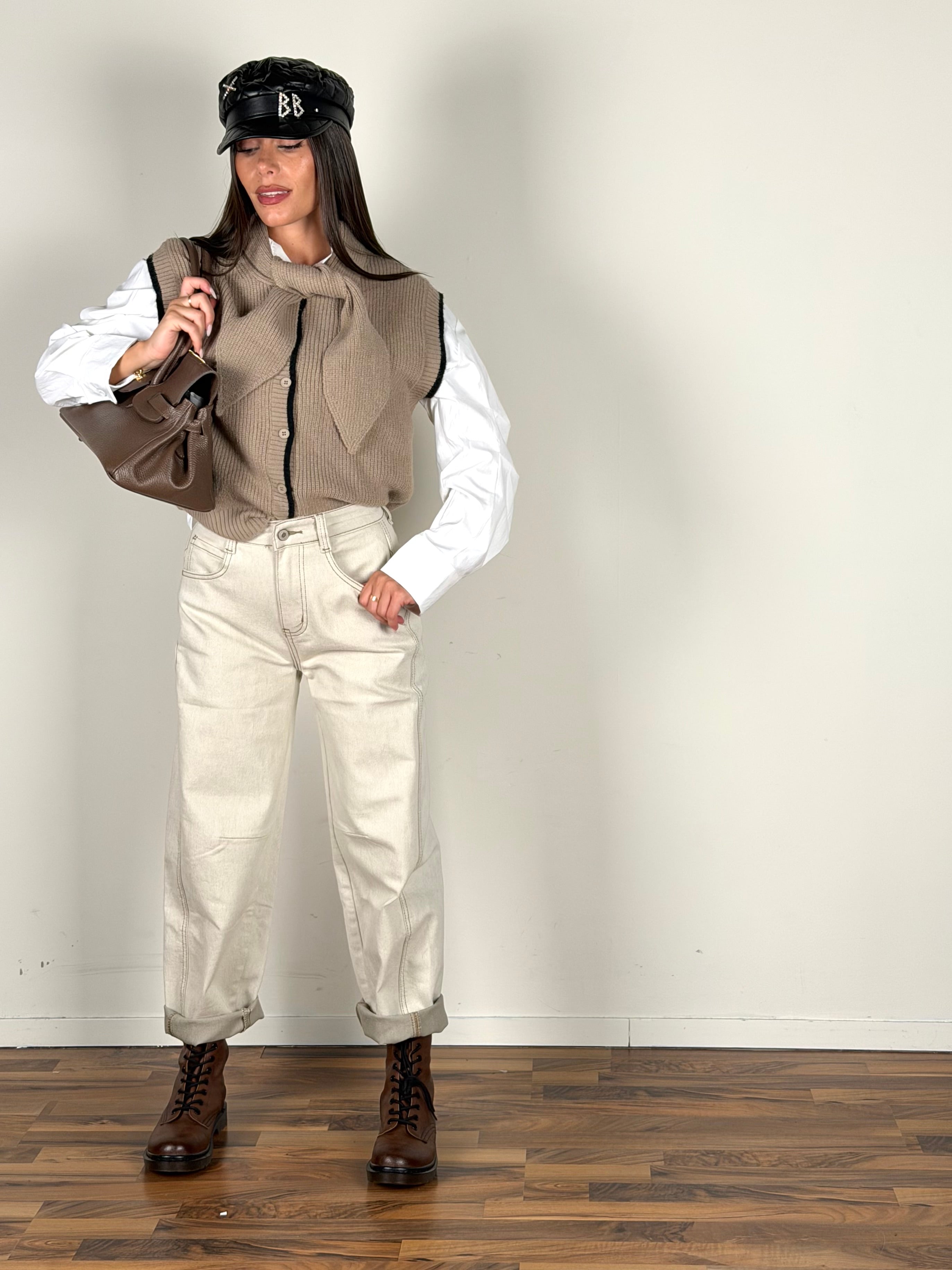 Jeans con ricamo beige