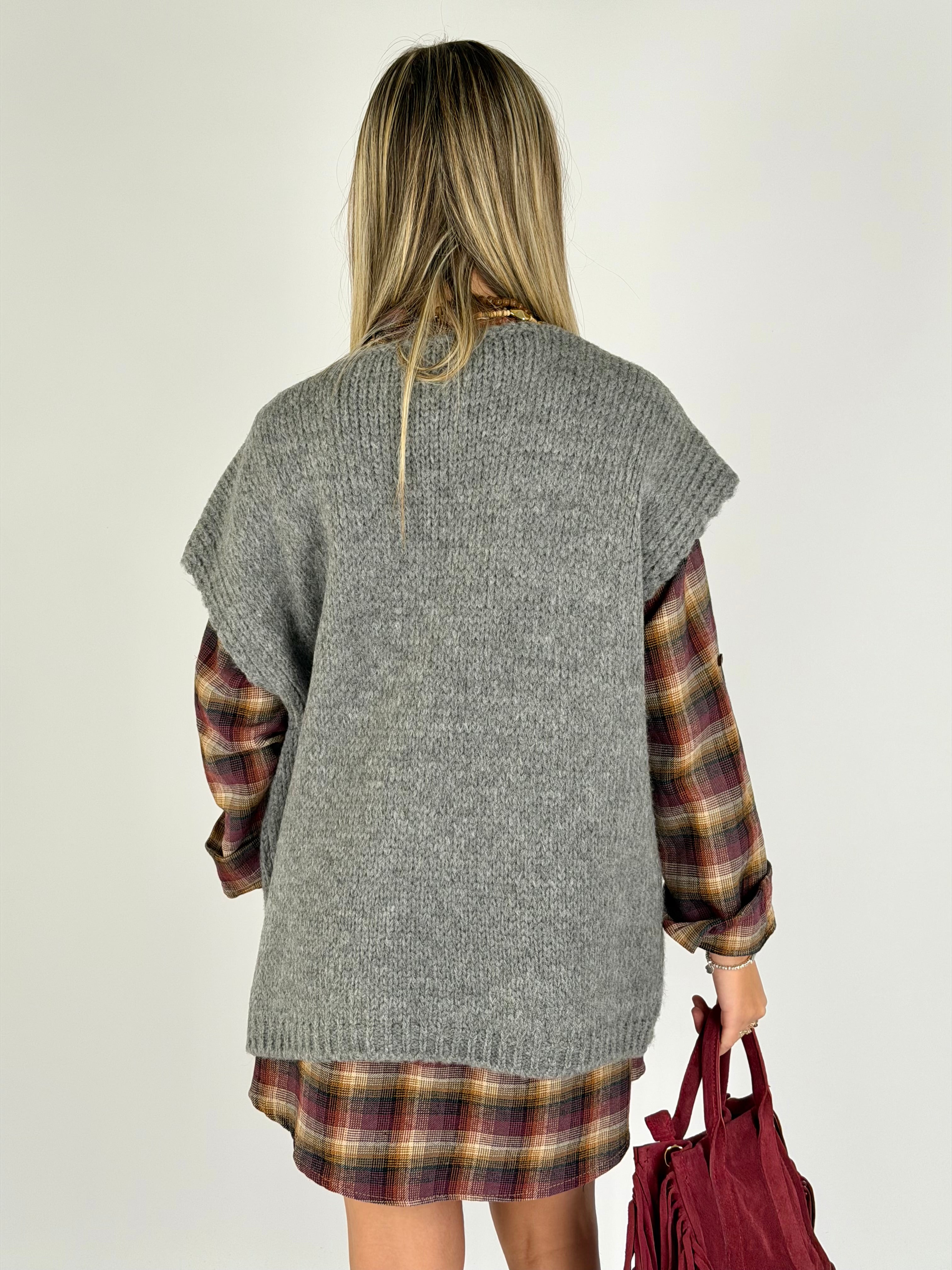 Smanicato + sciarpa grigia