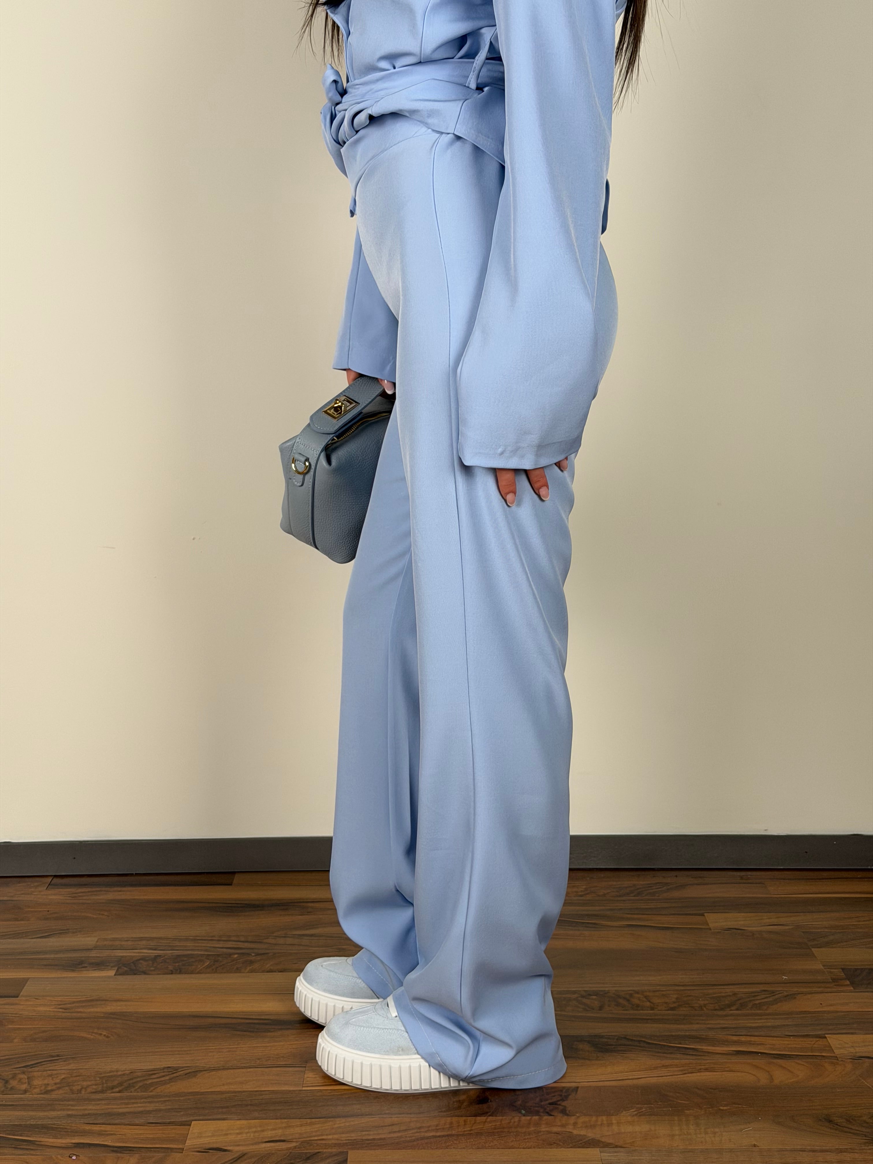 Completo Anya celeste