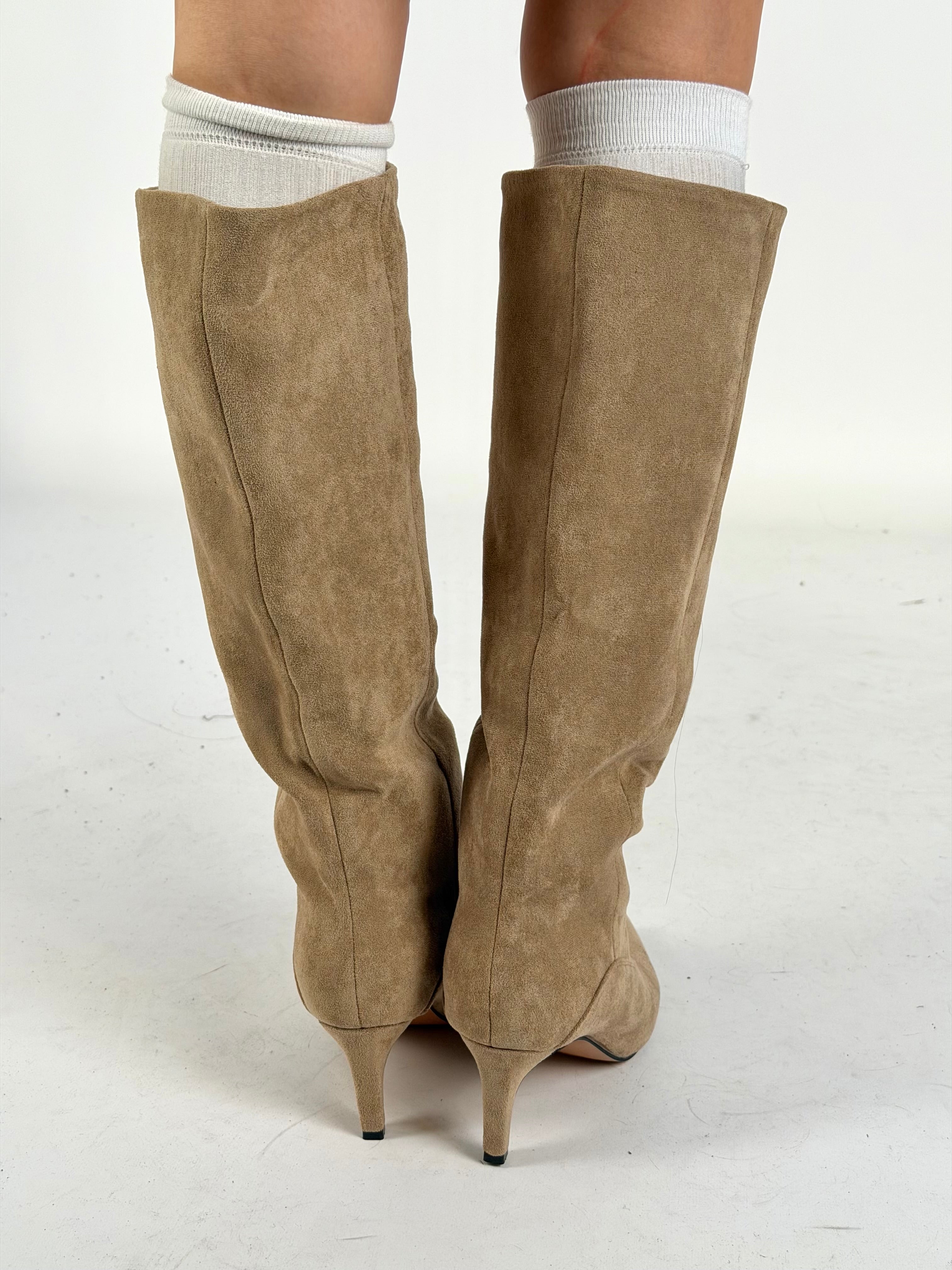 Stivale scamosciato beige