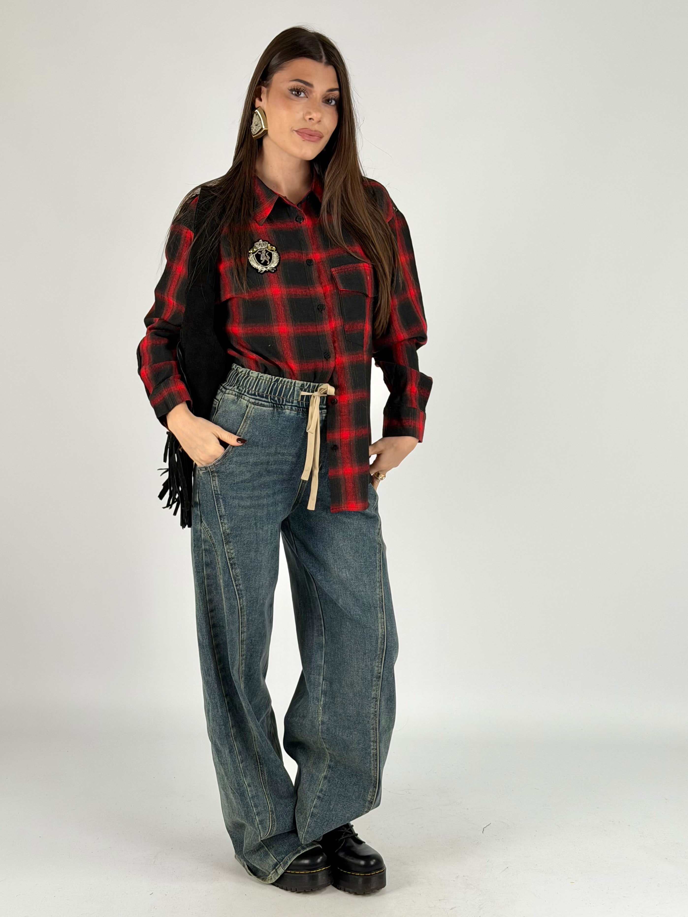 Camicia a quadri rossa e nera