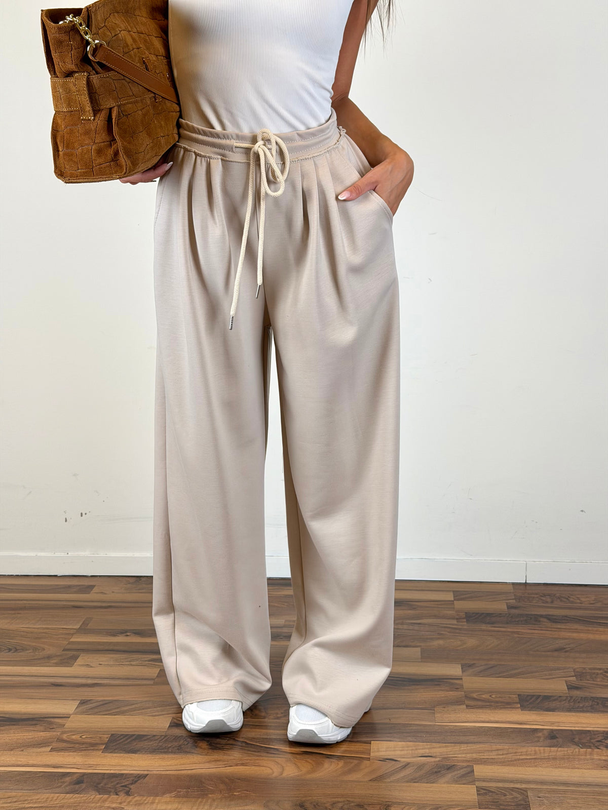 Tuta “ SBAGLIATA “ beige