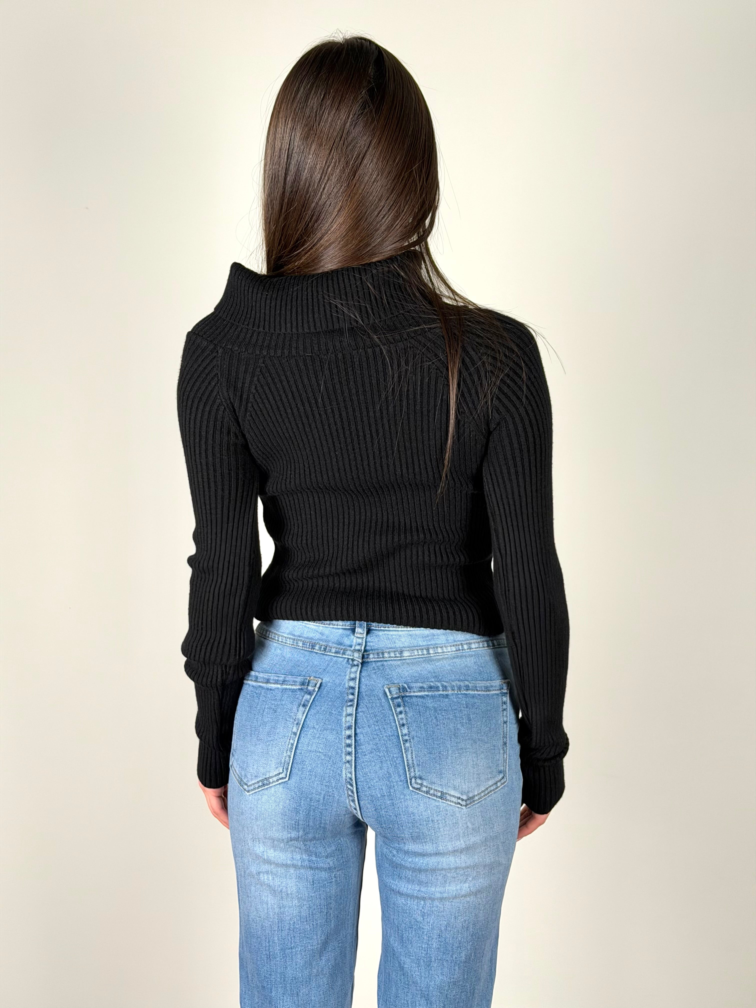 Maglia a costine con bottoni nera