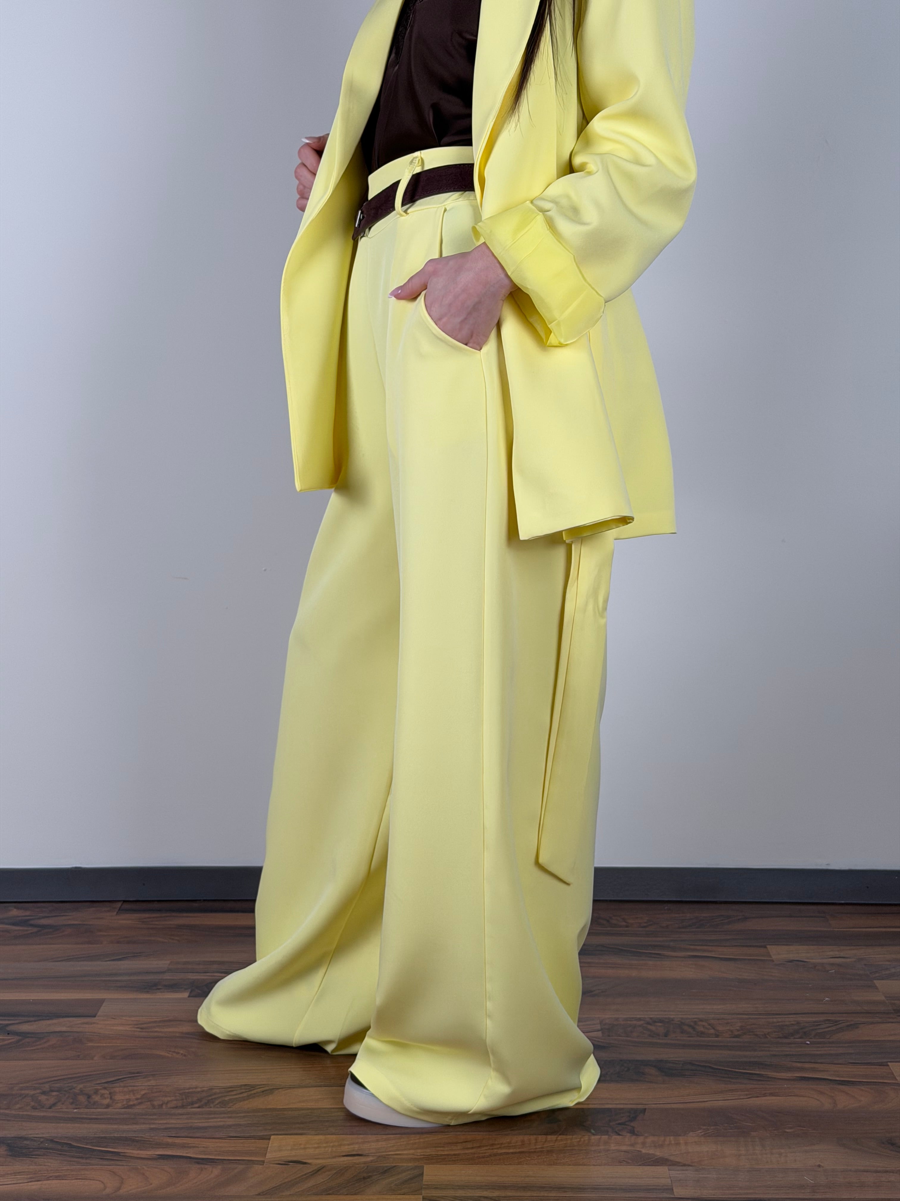 Completo fiocco giallo