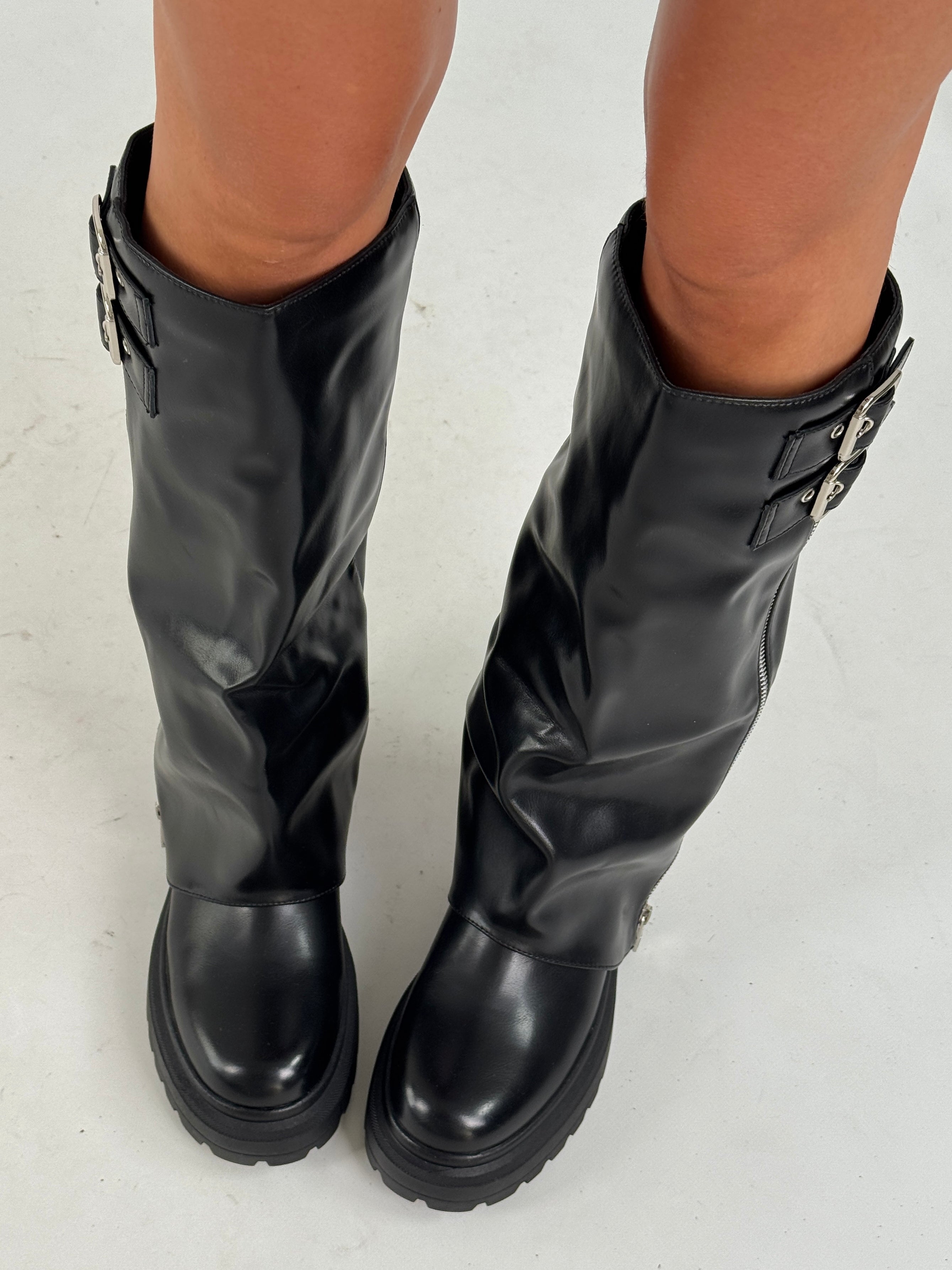 Stivale risvolto nero