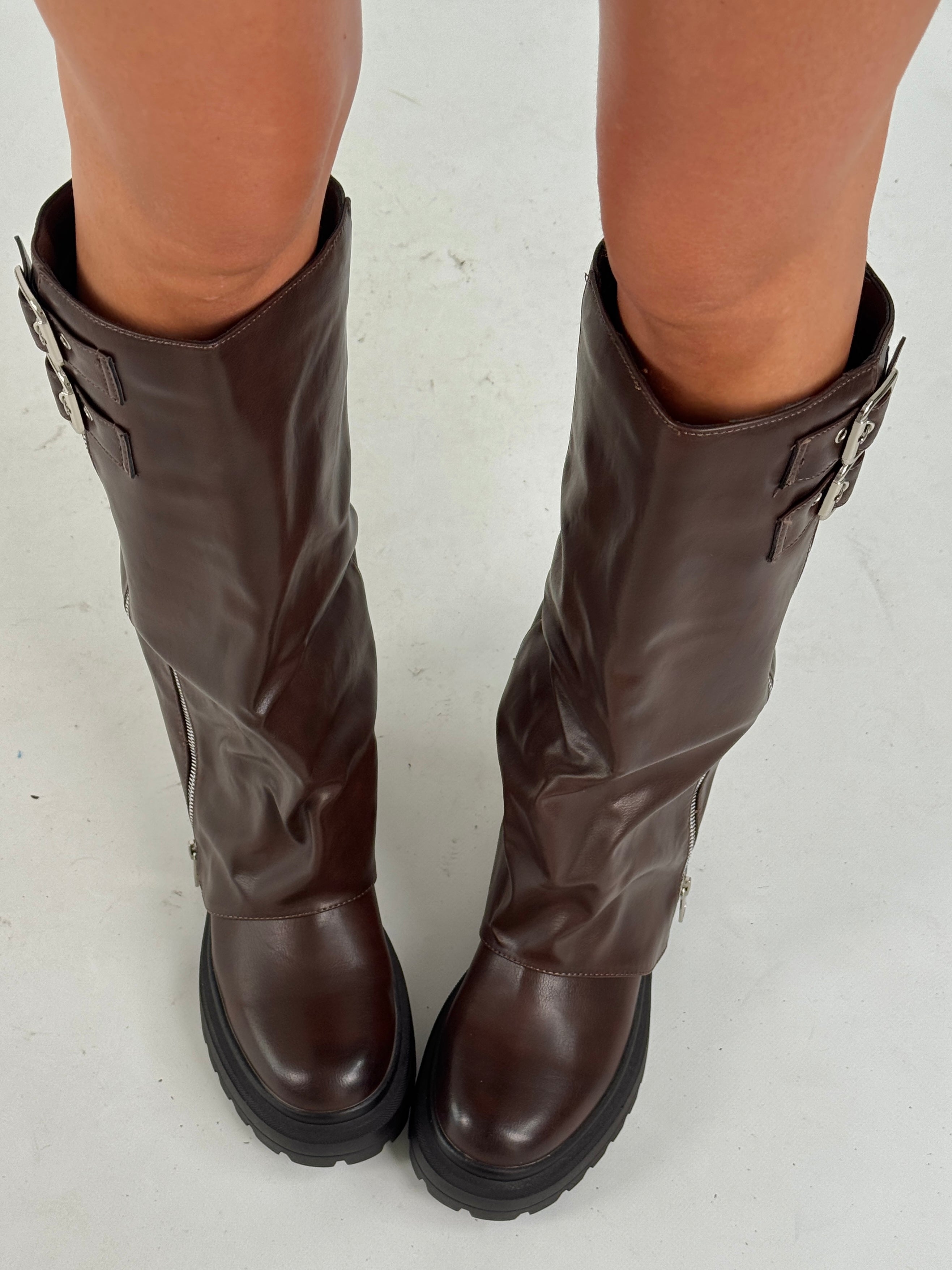 Stivale risvolto marrone