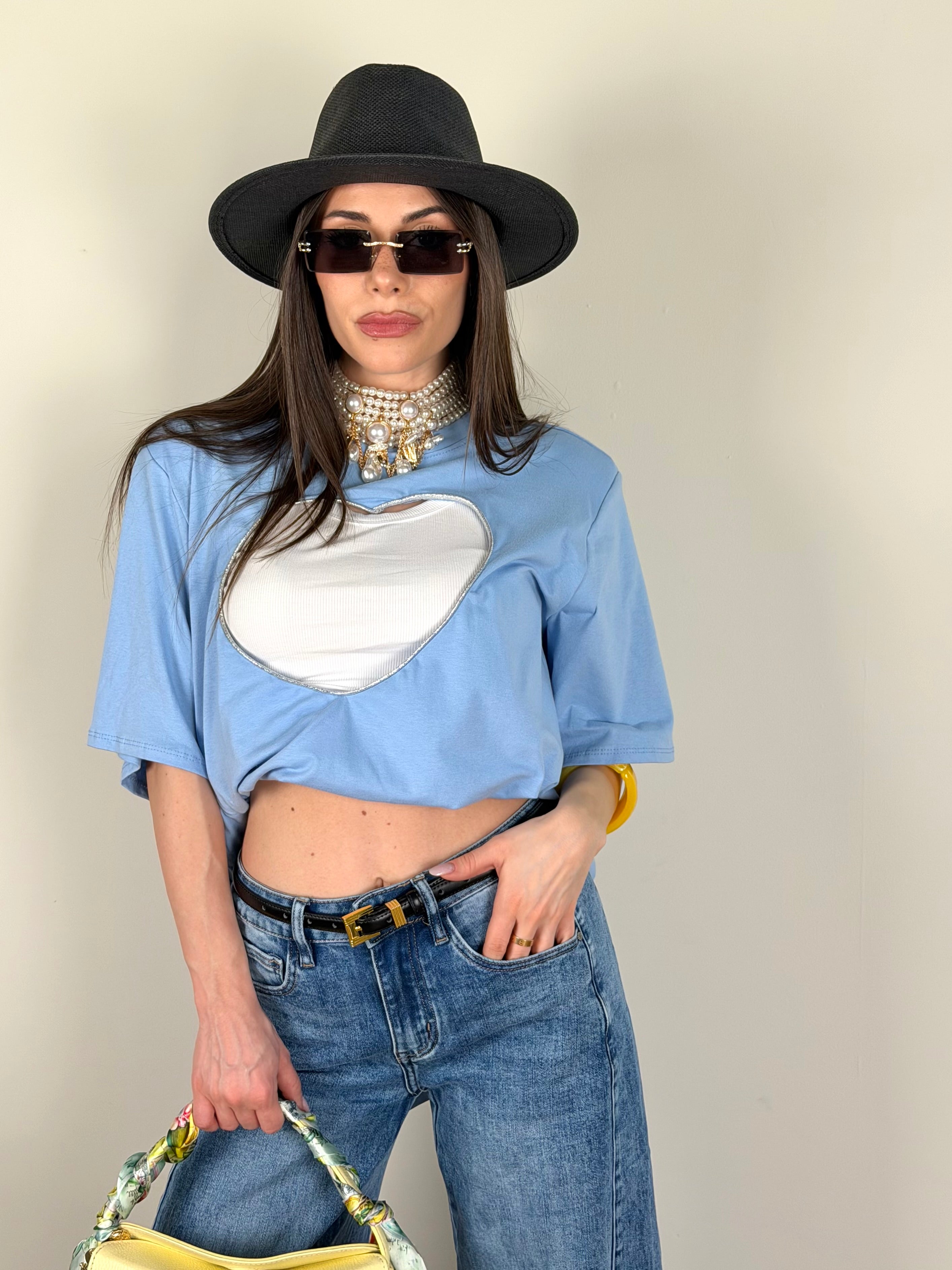 T-shirt cuore vuoto celeste