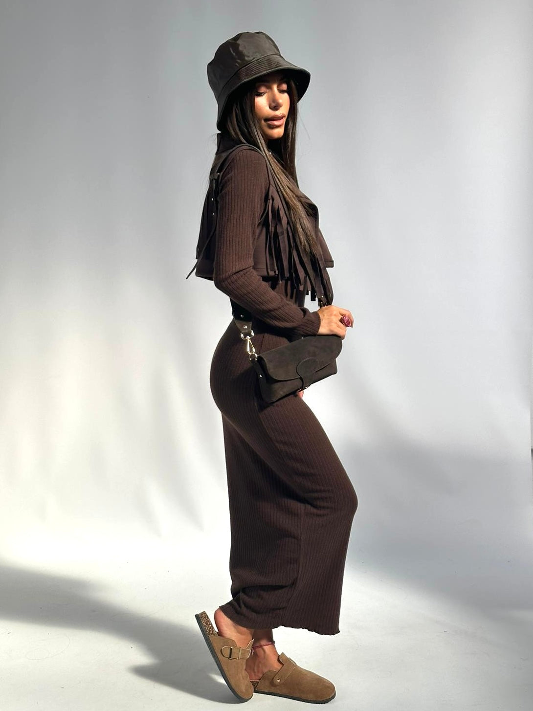 Abito + gilet frange marrone