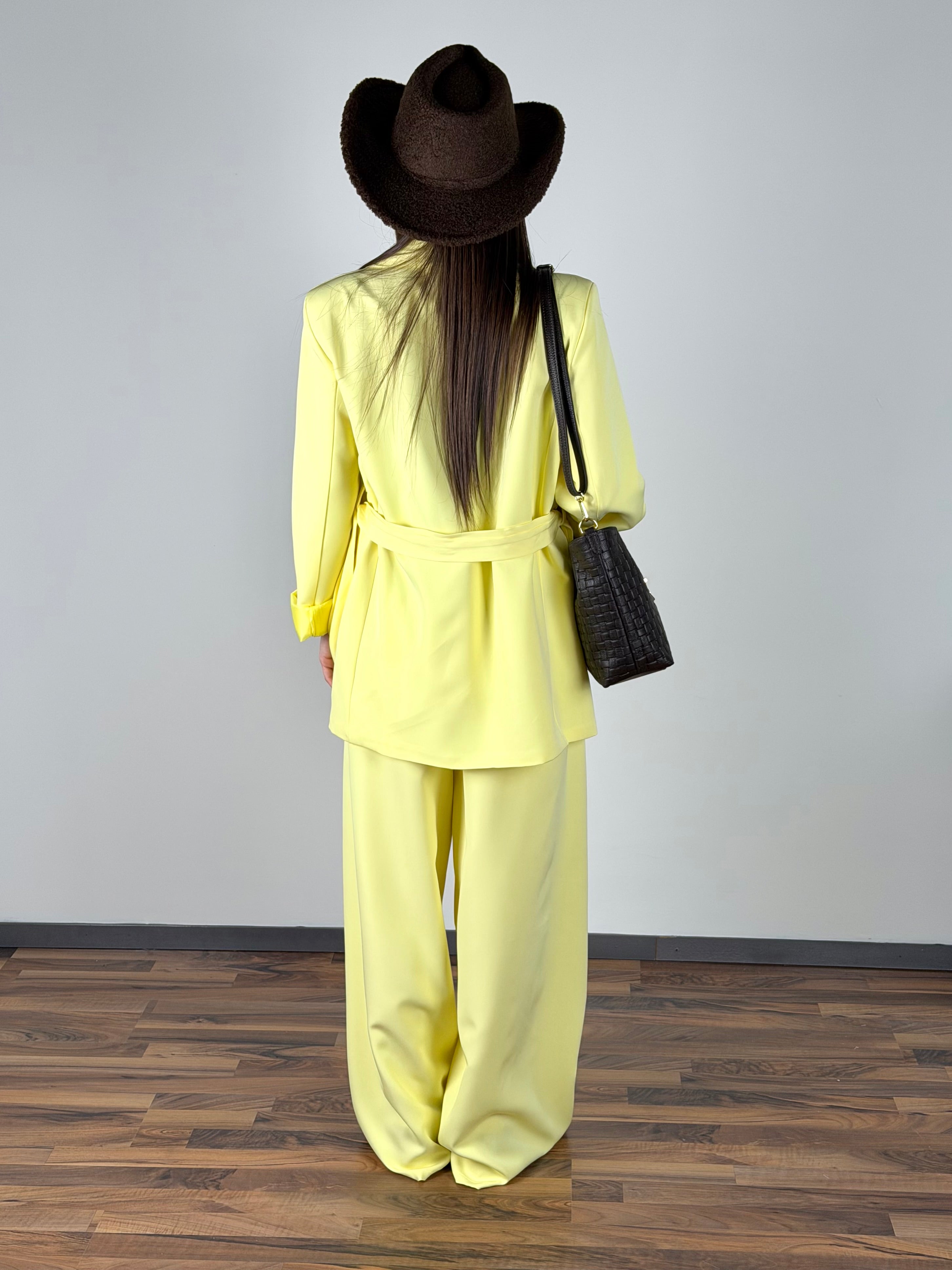 Completo fiocco giallo