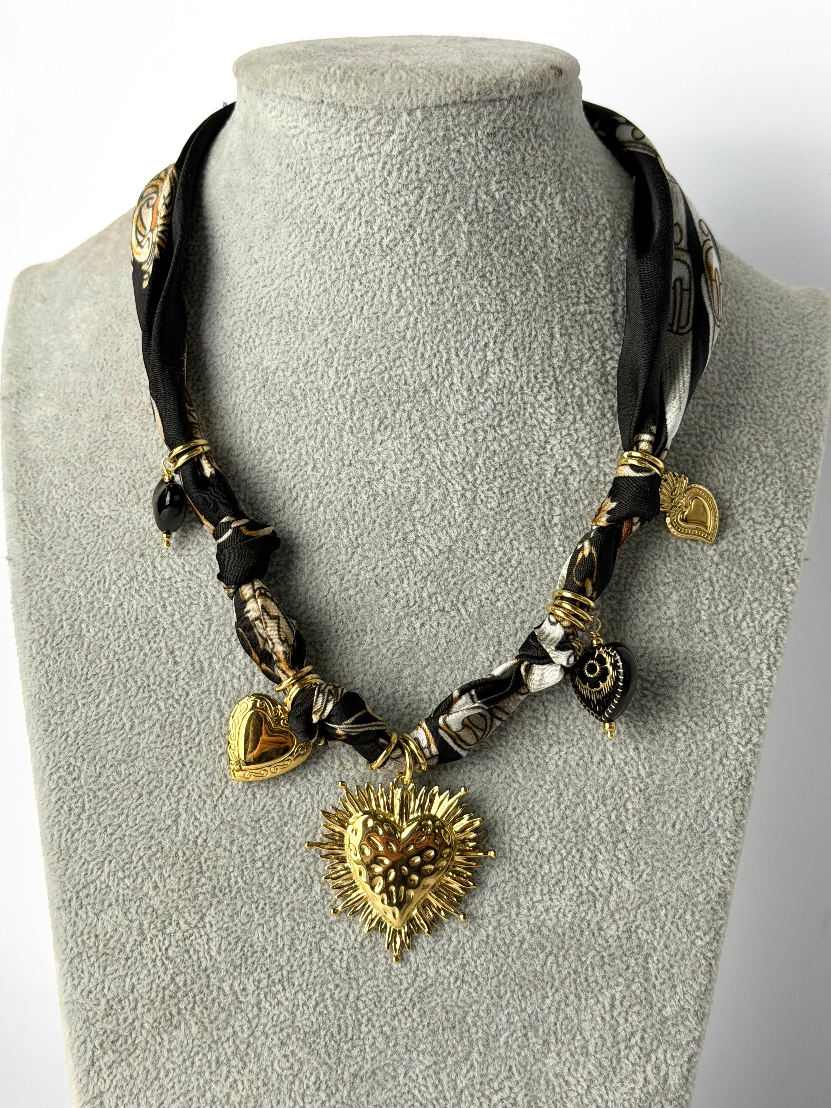 Collana bandana cuore sacro- 3 colori