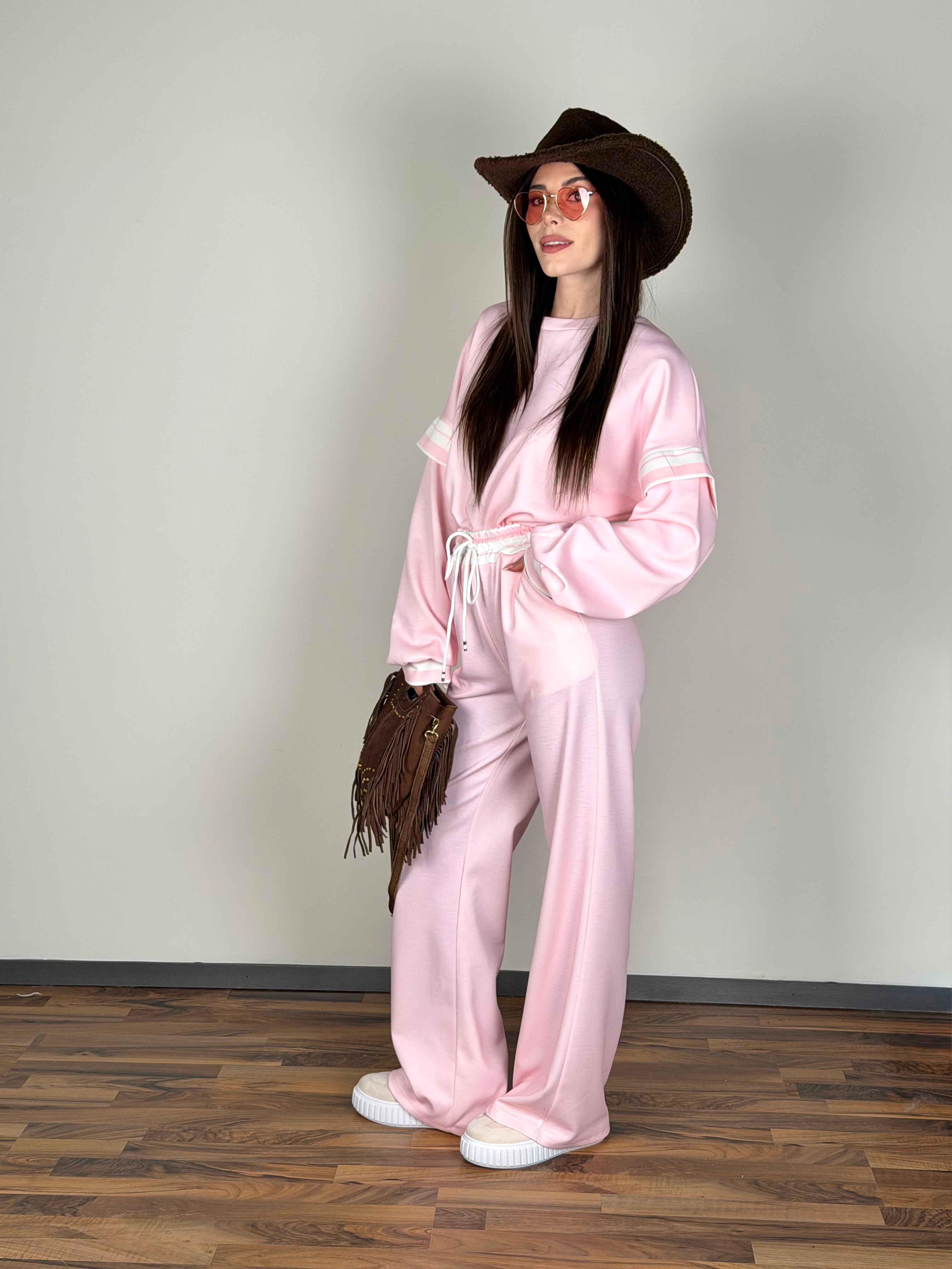 Tuta sportiva adi rosa