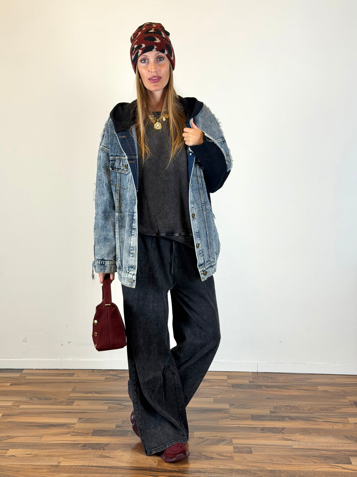 Giubbino jeans e maglia nero