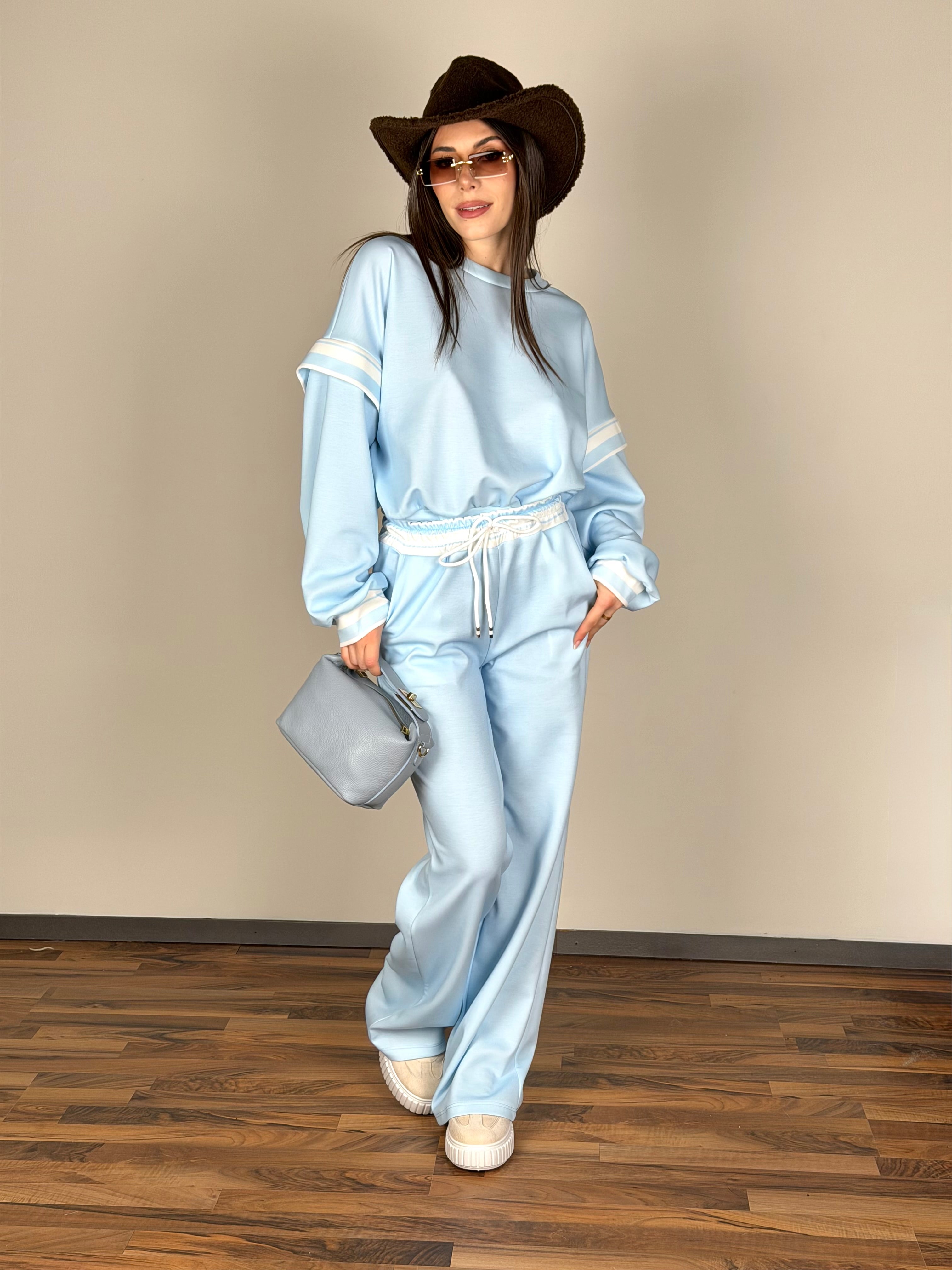 Tuta sportiva adi celeste