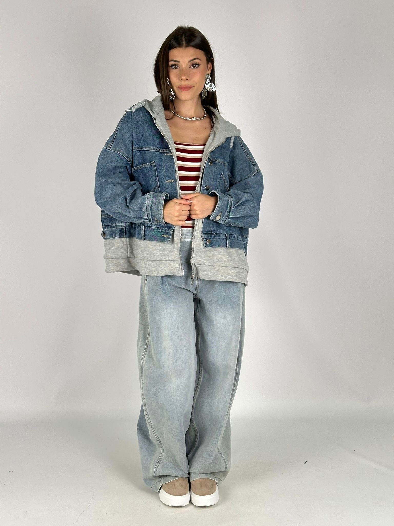 Giubbino denim e felpa