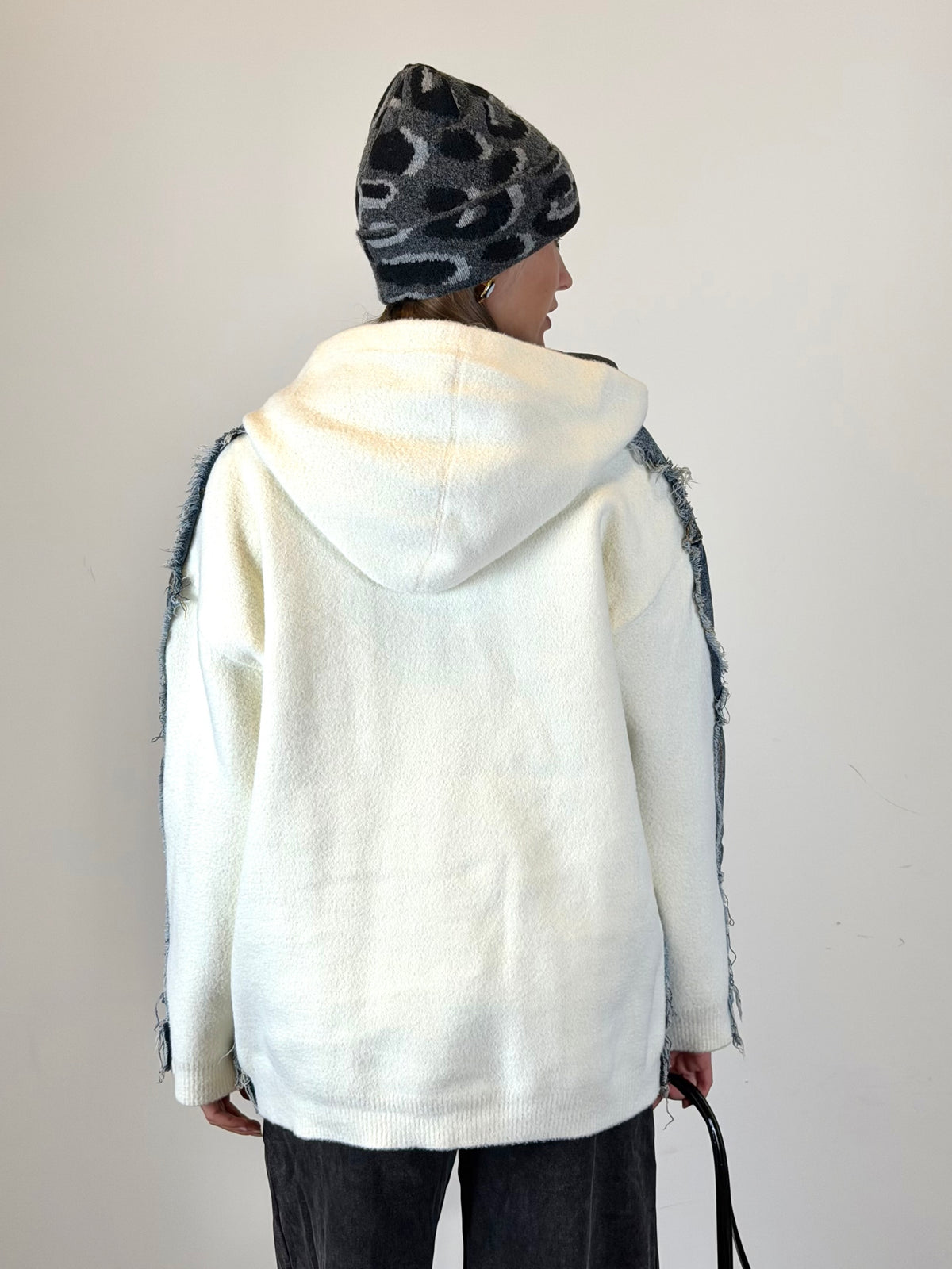 Giubbino jeans e maglia bianco