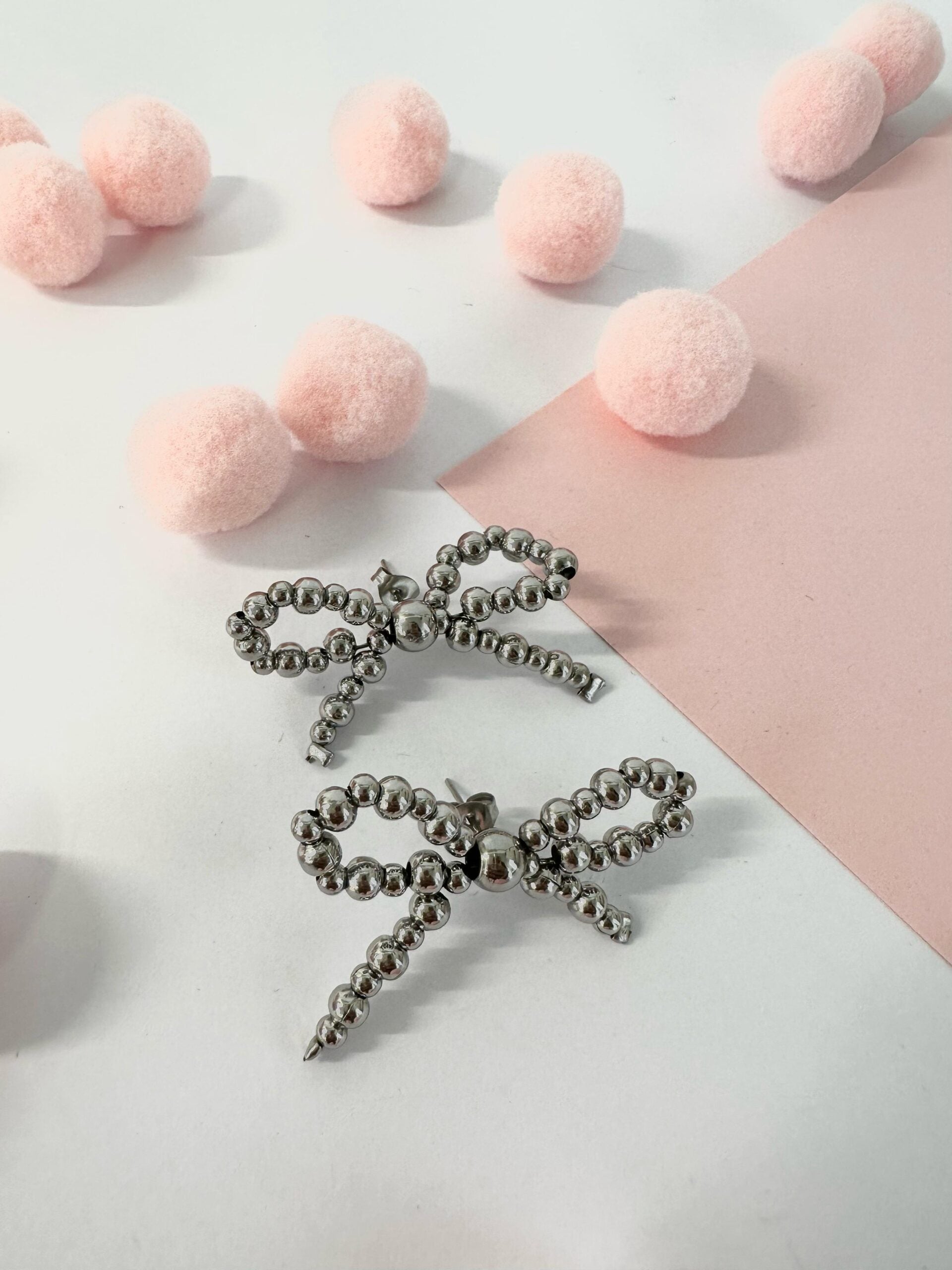 Orecchini fiocchi e sfere